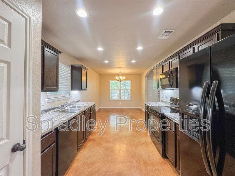 Belton House: 1209 N Blair St