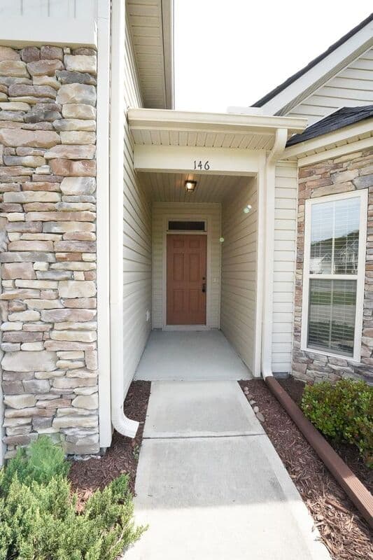 Savannah House: 146 Laguna Way