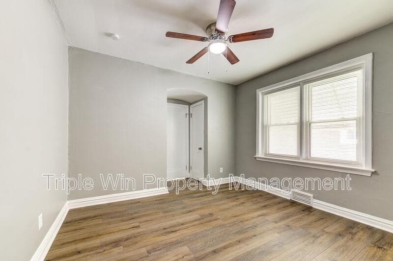 Saint Louis House: 8601 Virgil Ave