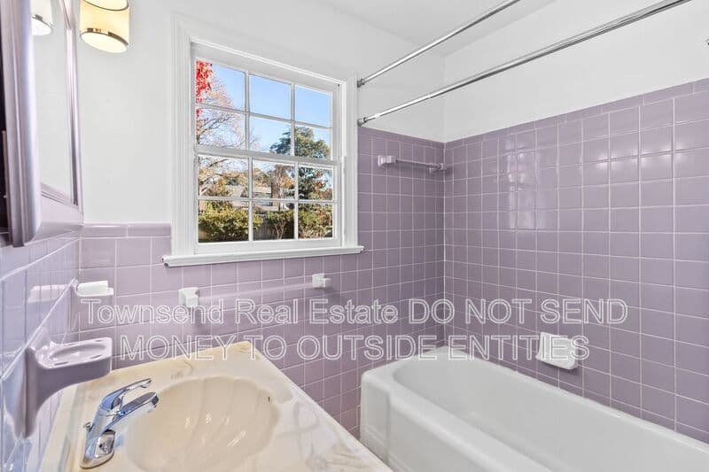 Fayetteville House: 315 Fairfield Dr.