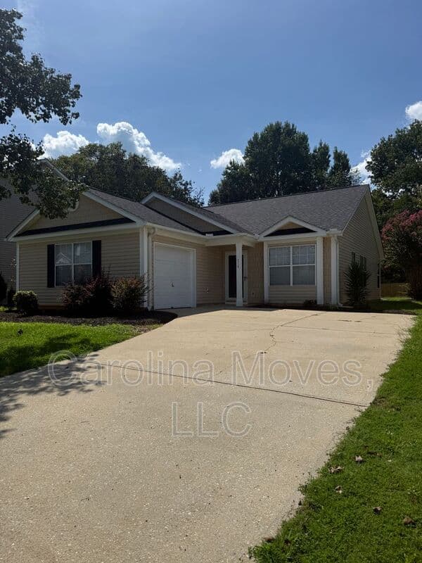 Simpsonville House: 210 Morell Dr.