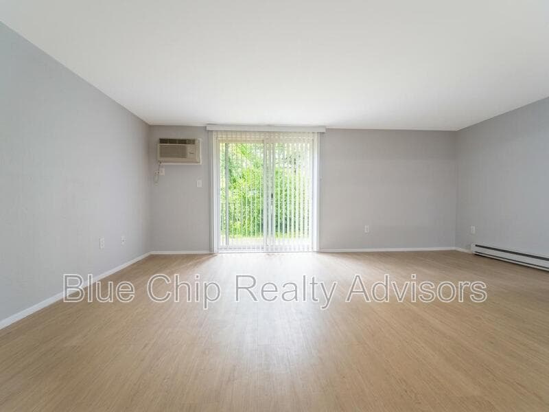 Pelham Condo: 45 Bridge St