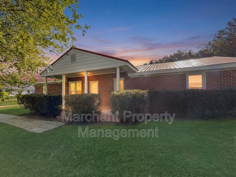 Taylors House: 4804 Edwards Road