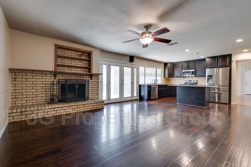 Coppell House: 216 Park Meadow Way