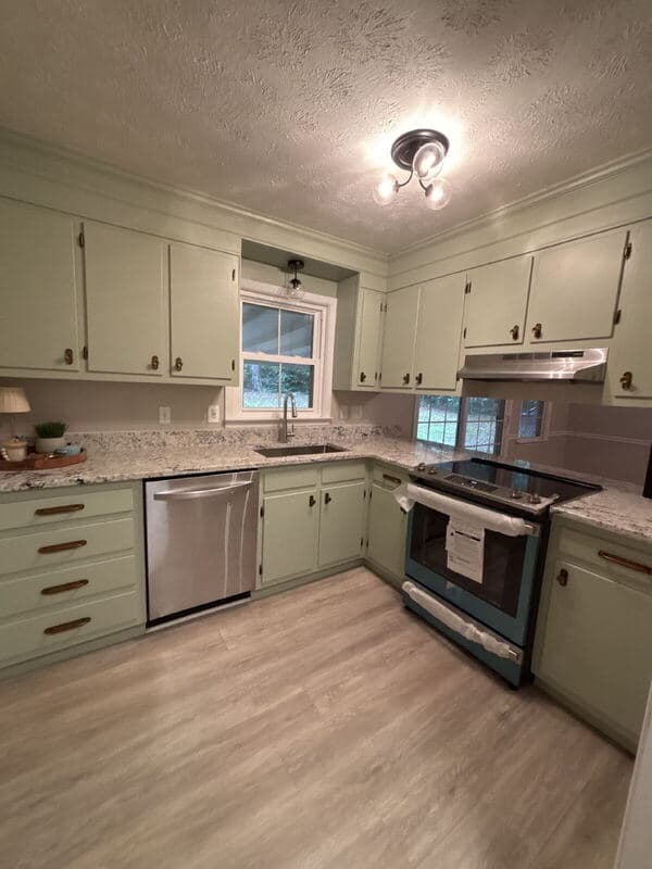 Macon House: 1121 Santa Fe Trail