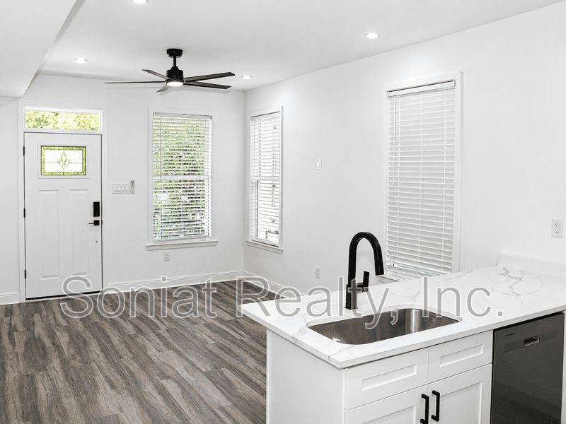 New Orleans Condo: 2023 First St.