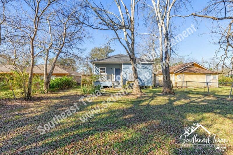 Beaumont House: 3670 Saint Helena Street