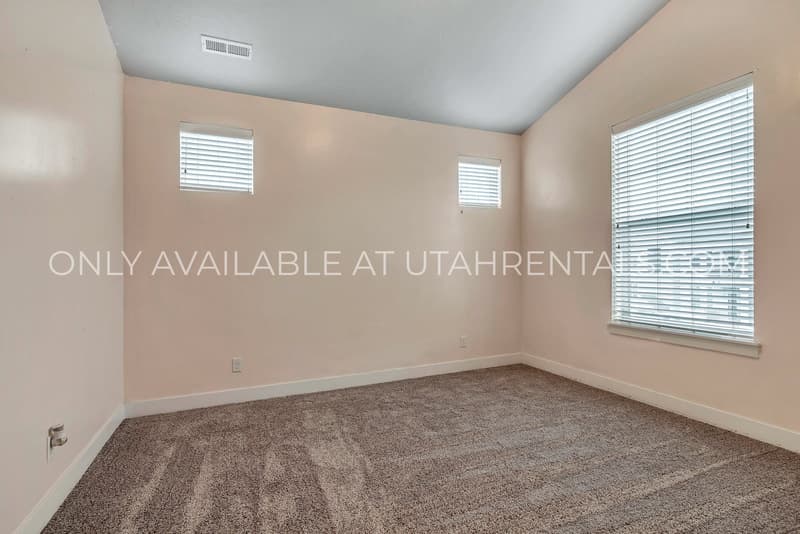Vineyard Condo: 42 W Silver Springs Dr