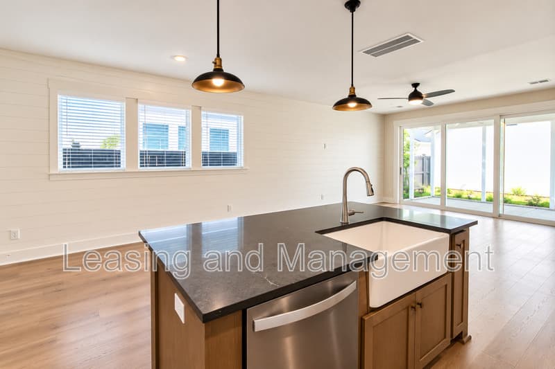 Summerville House: 111 Crimson Street