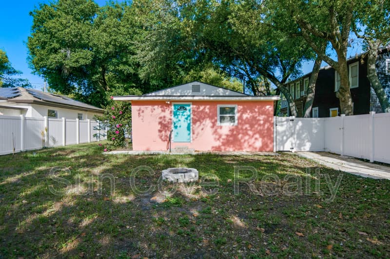 Tampa House: 2815 N Taliaferro Ave
