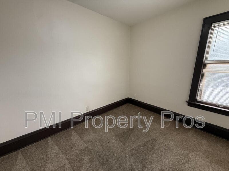 Milwaukee Condo: 2532 N 37th St