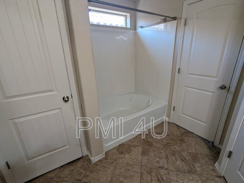 Albuquerque House: 2035 Ferndale DR SE
