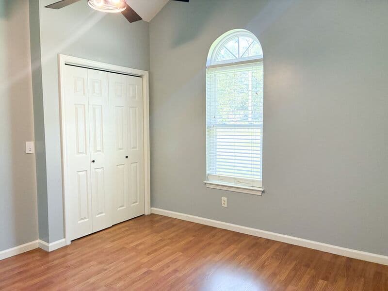 Rincon House: 105 E 9th St