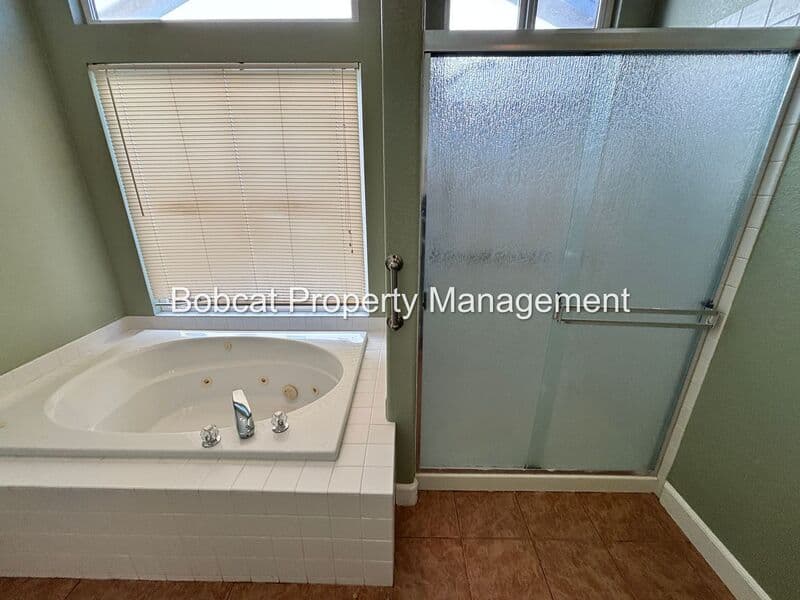 Dayton House: 425 Crosswinds Dr