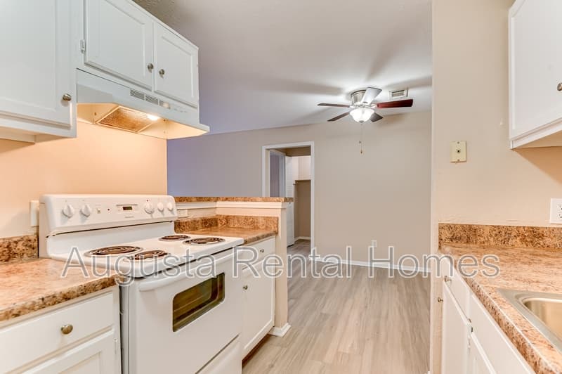 Augusta Condo: 2515 Center West Parkway - 9O