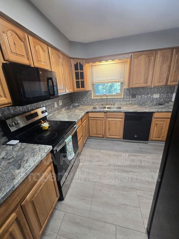 Columbus House: 3050 Clermont Rd