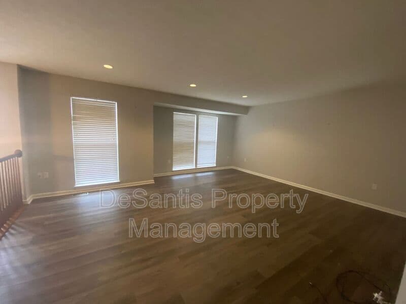 Mars Townhome: 640 Village Green Blvd East