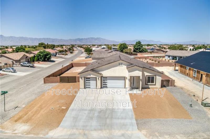 Pahrump House: 6380 Waterford Street