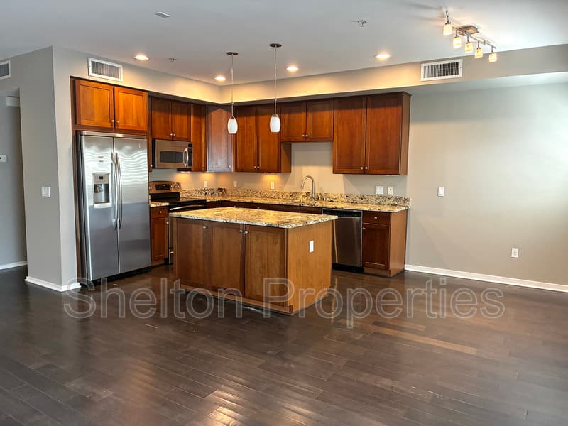 Tempe House: 525 W Lakeside Dr Unit 108