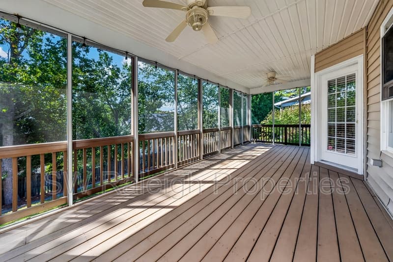 Apex House: 1412 Willow Leaf Way