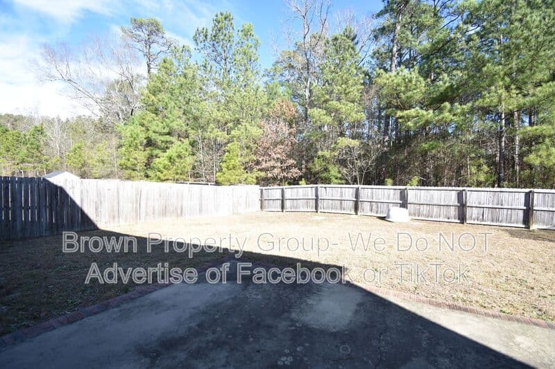 Fayetteville House: 4840 Headwind Drive