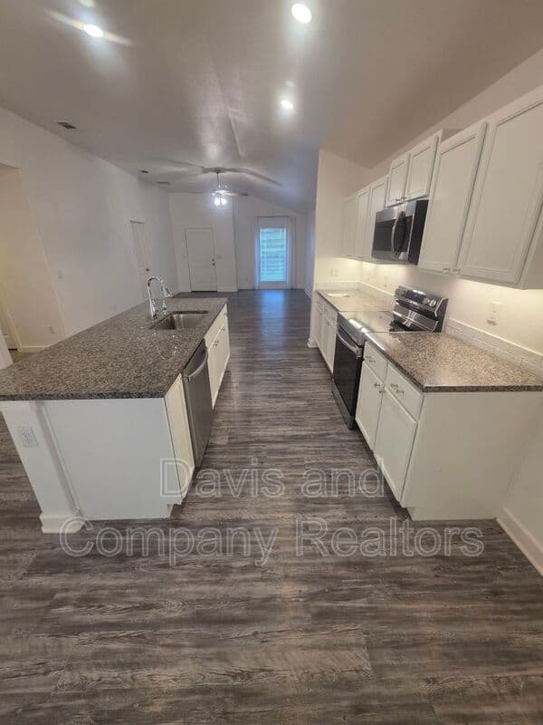 Midland House: 126 Pioneer Cir