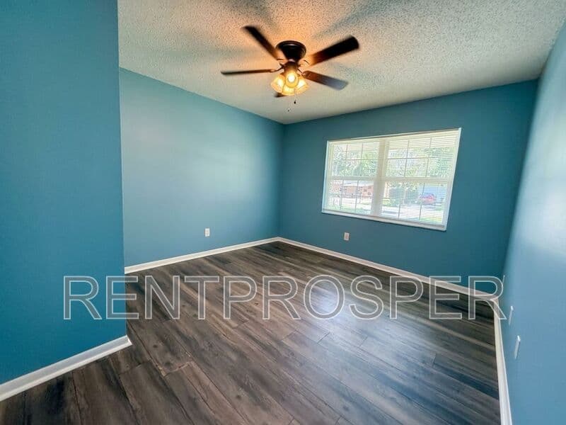 Deland House: 410 Albany Ave
