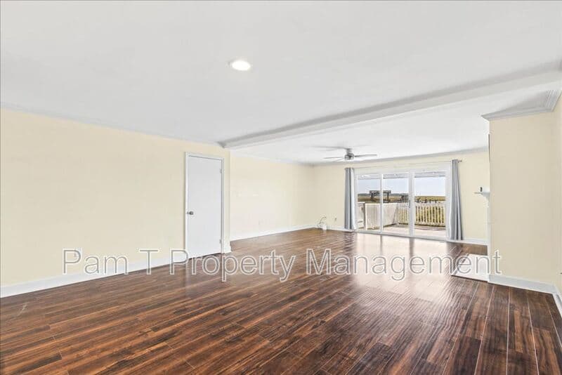 Savannah Townhome: 12502 Apache Ave