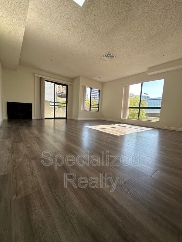 Glendale Condo: 621 N. Louise Street