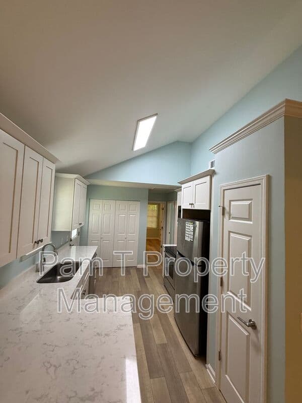 Savannah House: 2311 Tennessee Ave