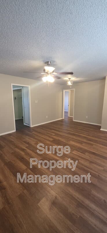 Benbrook Condo: 233 Vista Way
