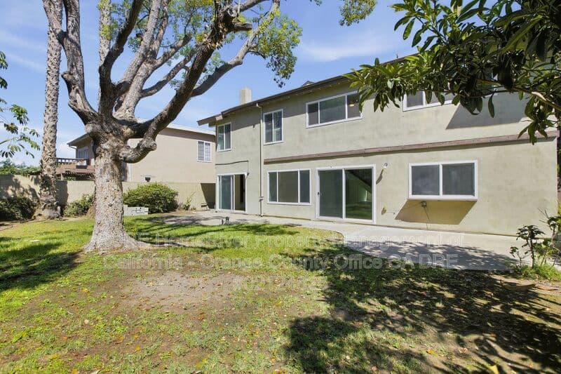Irvine House: 4922 Rochelle Ave