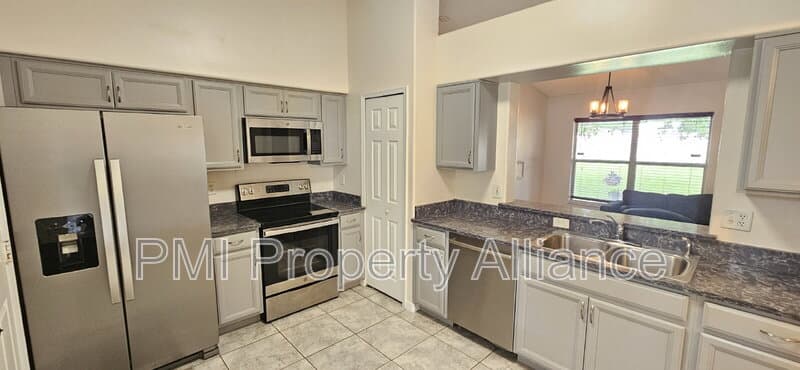 Clermont House: 11649 Crescent Pines Boulevard