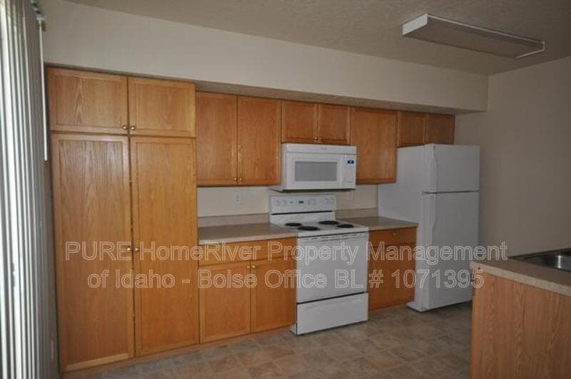 Nampa House: 1304 S Ivy St