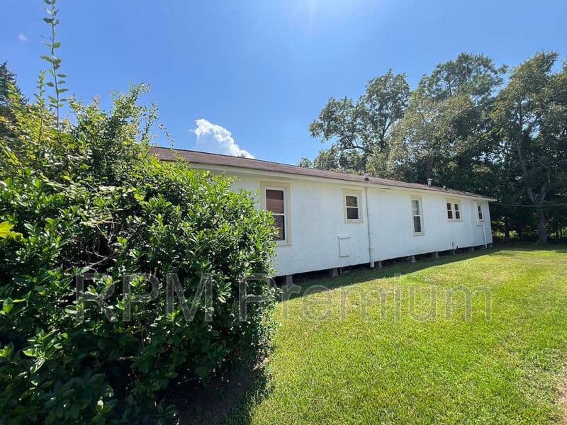 Baton Rouge House: 13313 Sunshine Rd.