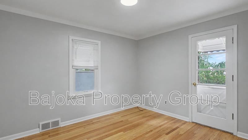 Lincoln Park House: 2957 Fort Park Boulevard