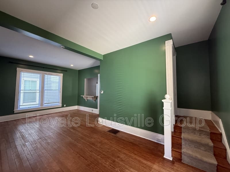 Louisville House: 102 Waverly Court