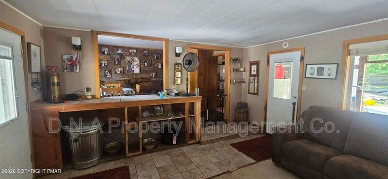East Stroudsburg House: 135 Little Creek Lane