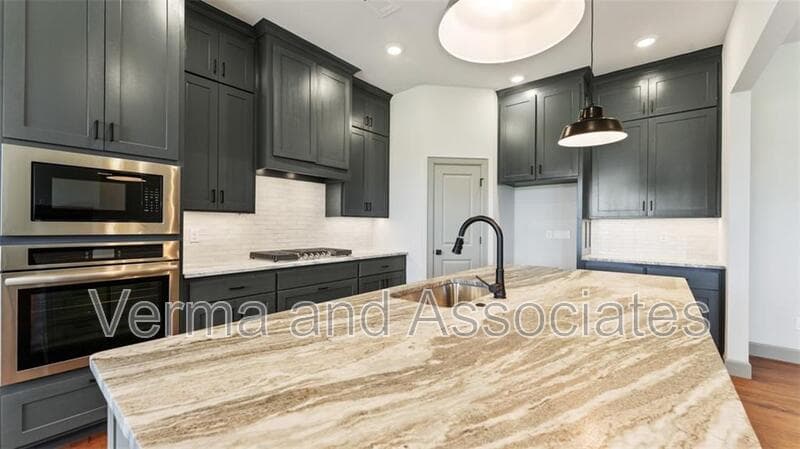 Centerton House: 1221 Mammoth St