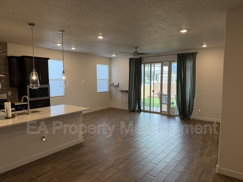 Rio Rancho House: 6742 Clayton Dr NE