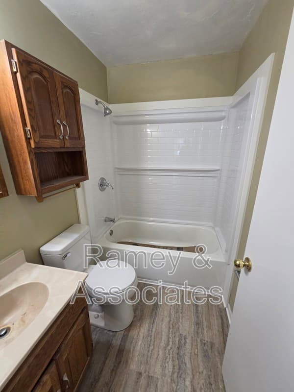 Louisville House: 1091 Bicknell Ave