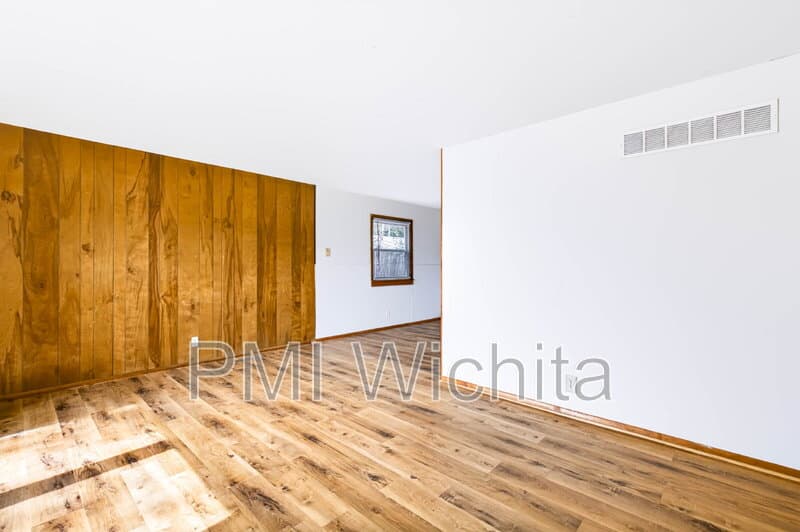 Haysville House: 440 West 7th Street