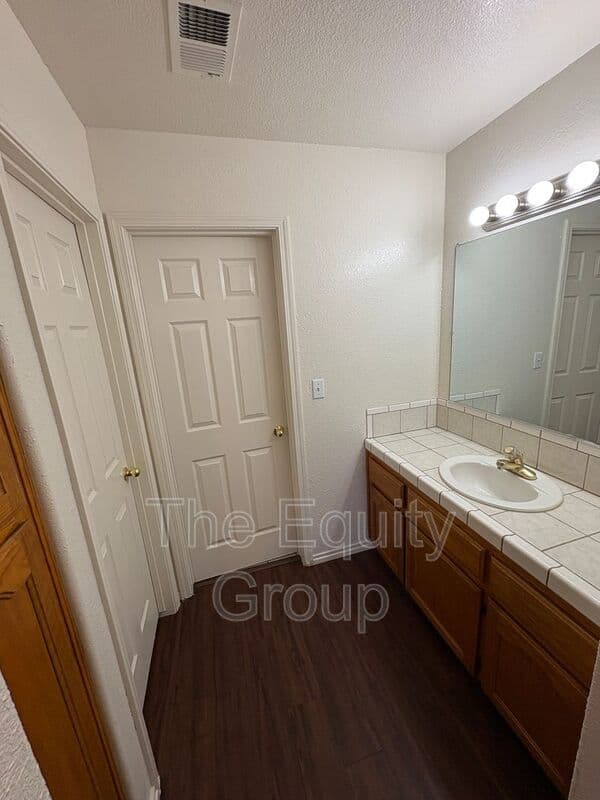 Tulare House: 1257 North Milner Street