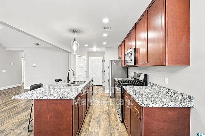 Bessemer House: 3870 Barton Lane