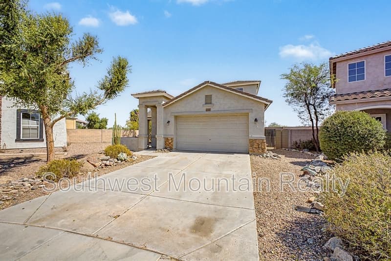 Maricopa House: 44967 W Sage Brush Dr