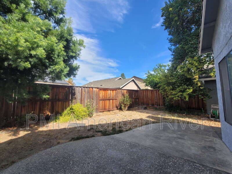 Sacramento House: 284 River Run Cir