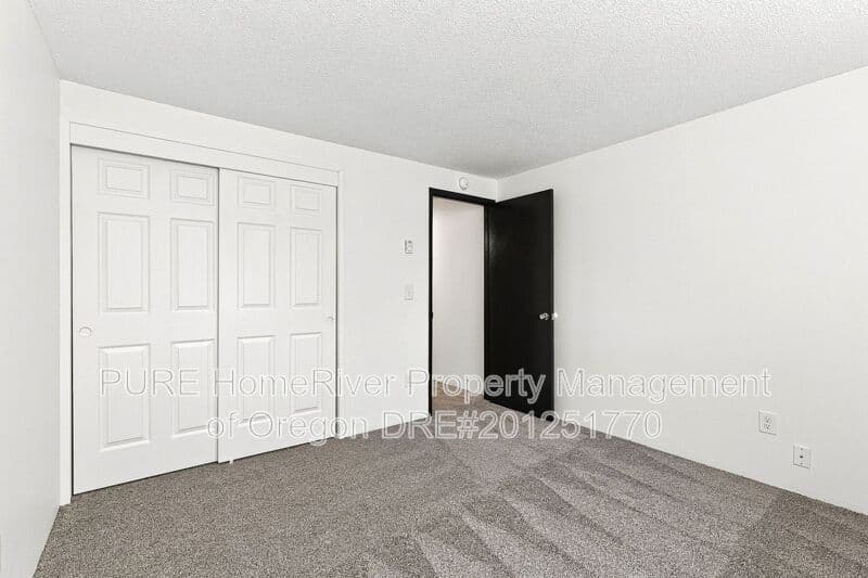 Portland Apartment: 14124-14212 NE Sandy Blvd