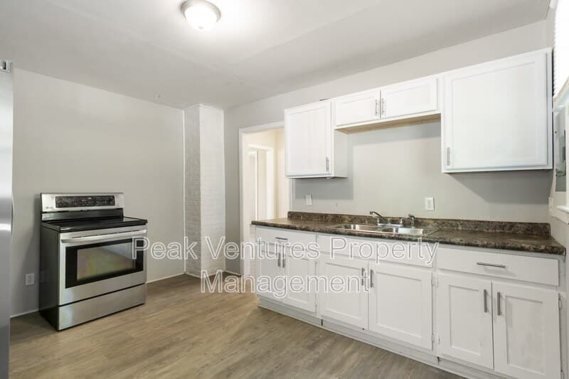 Spartanburg House: 135 Westover Dr