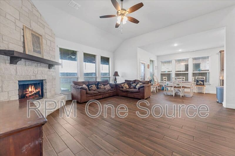 Burleson House: 2760 Richard Street