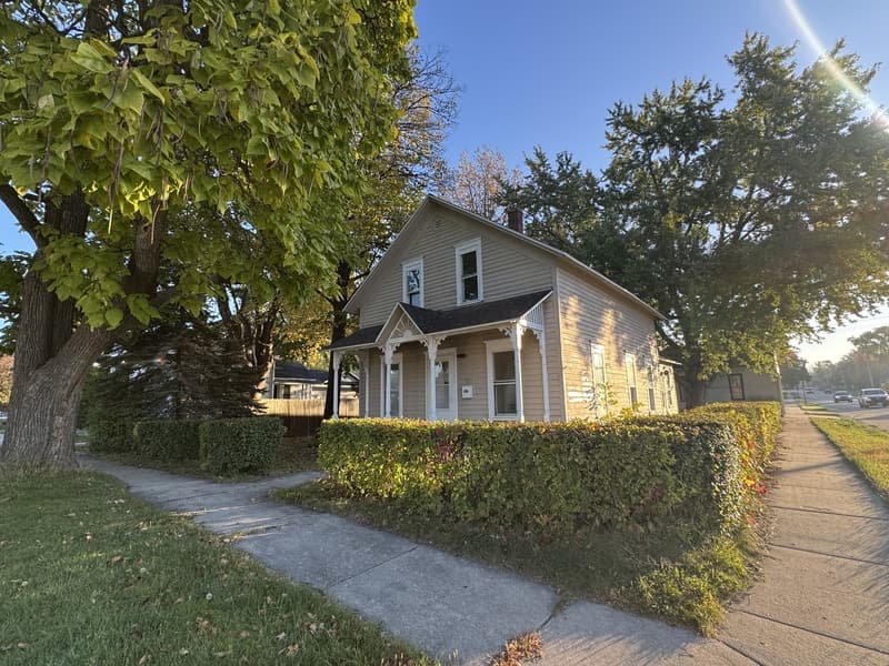 De Pere House: 100 North Winnebago Street